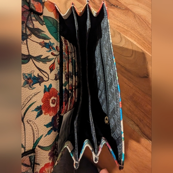 Clutch with crossbody strap - Picture 5 of 5